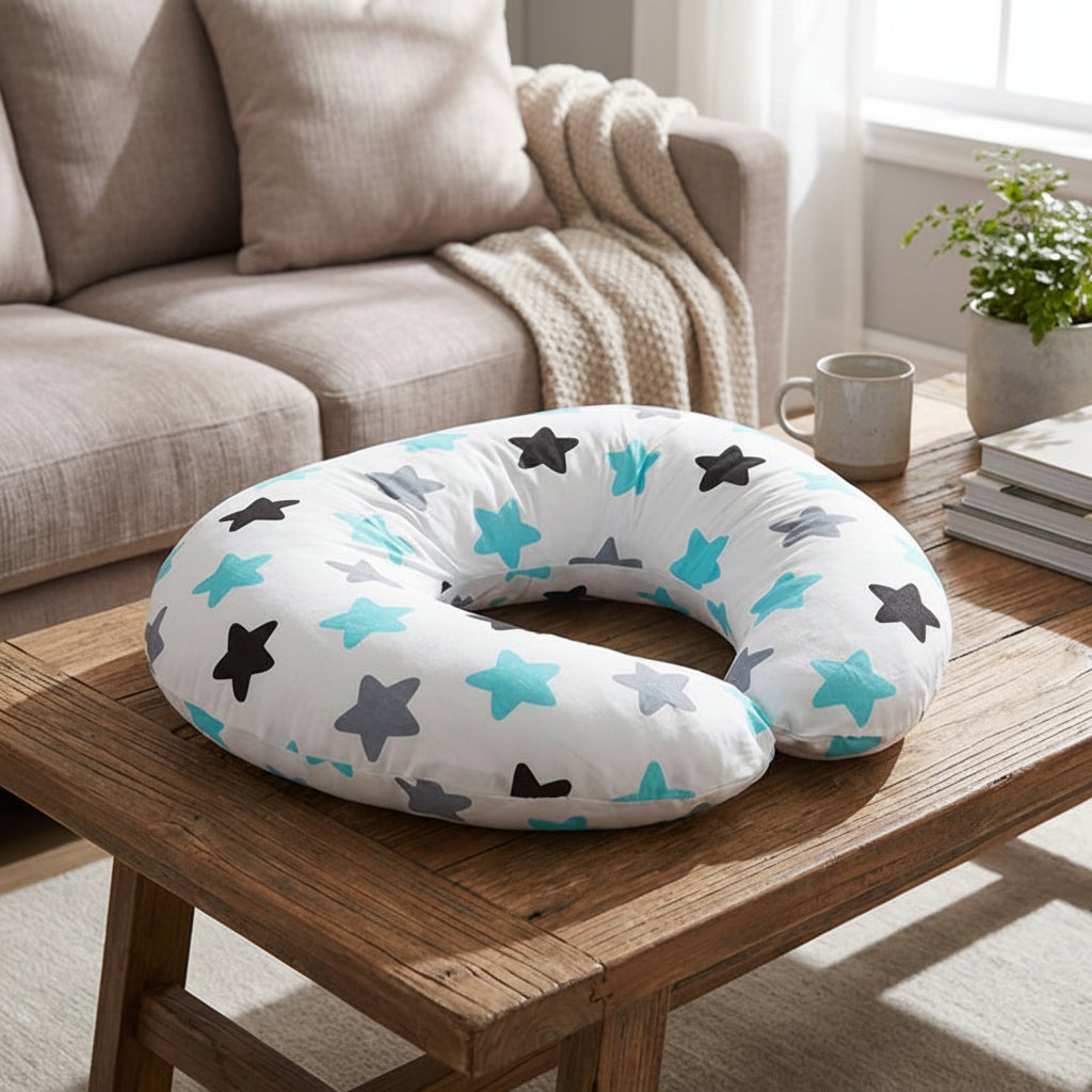 Coussin d'allaitement sur une table de salon